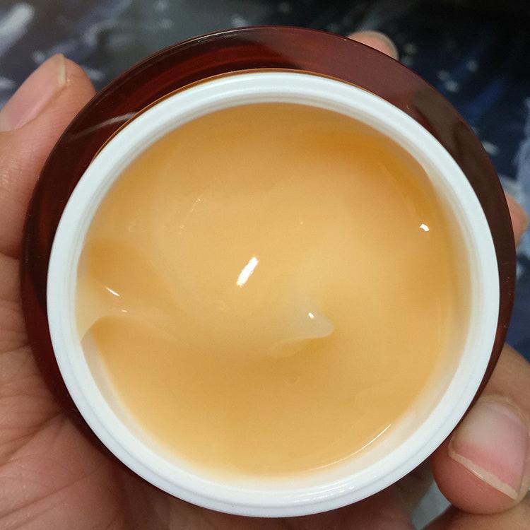 Vitamin C Whitening Moisturizing Gel.